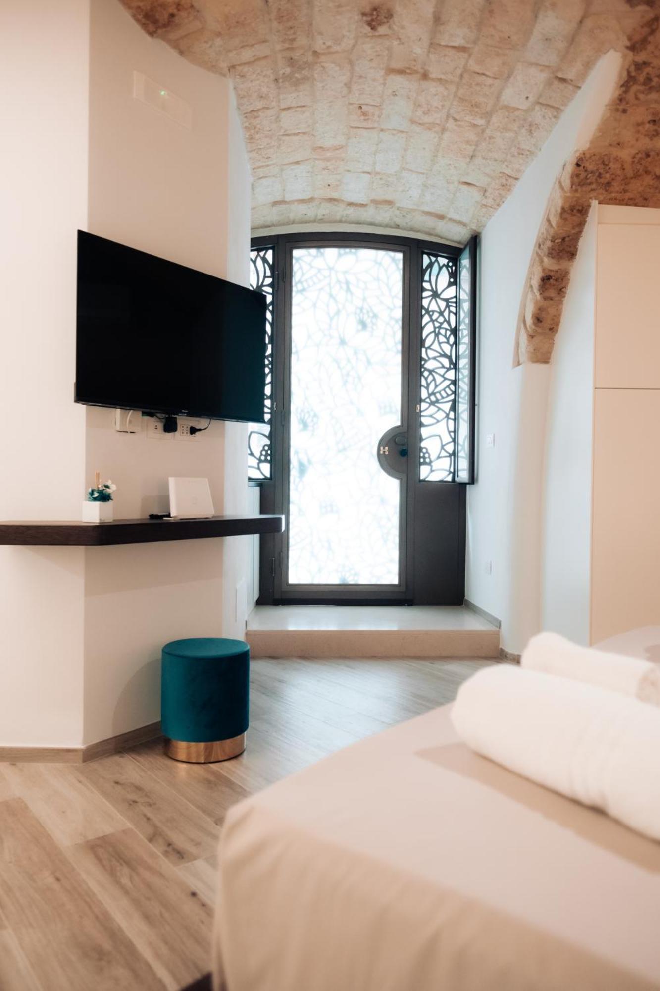 Timeless Apulian Luxury Suite Bari Bagian luar foto