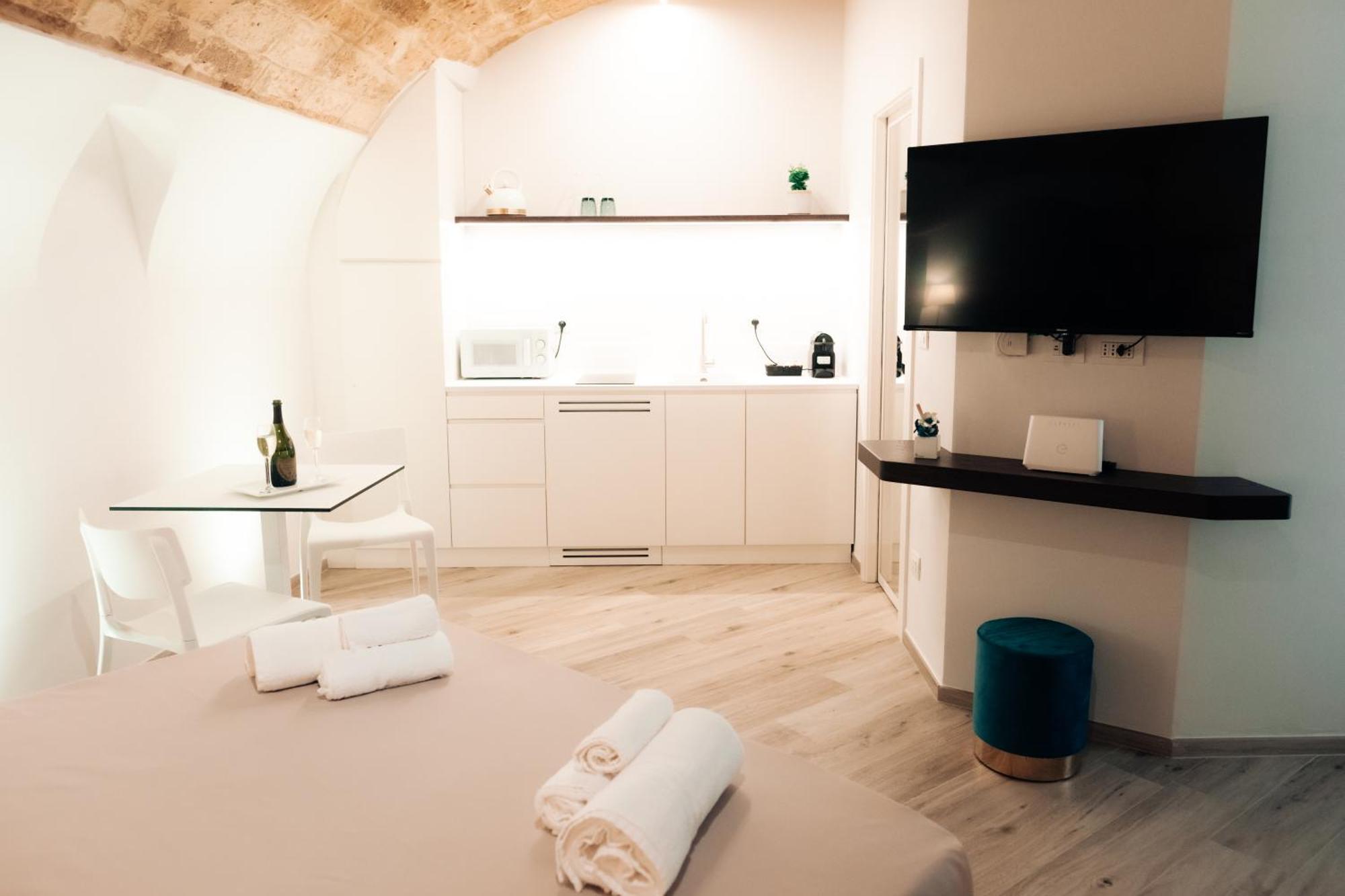 Timeless Apulian Luxury Suite Bari Bagian luar foto