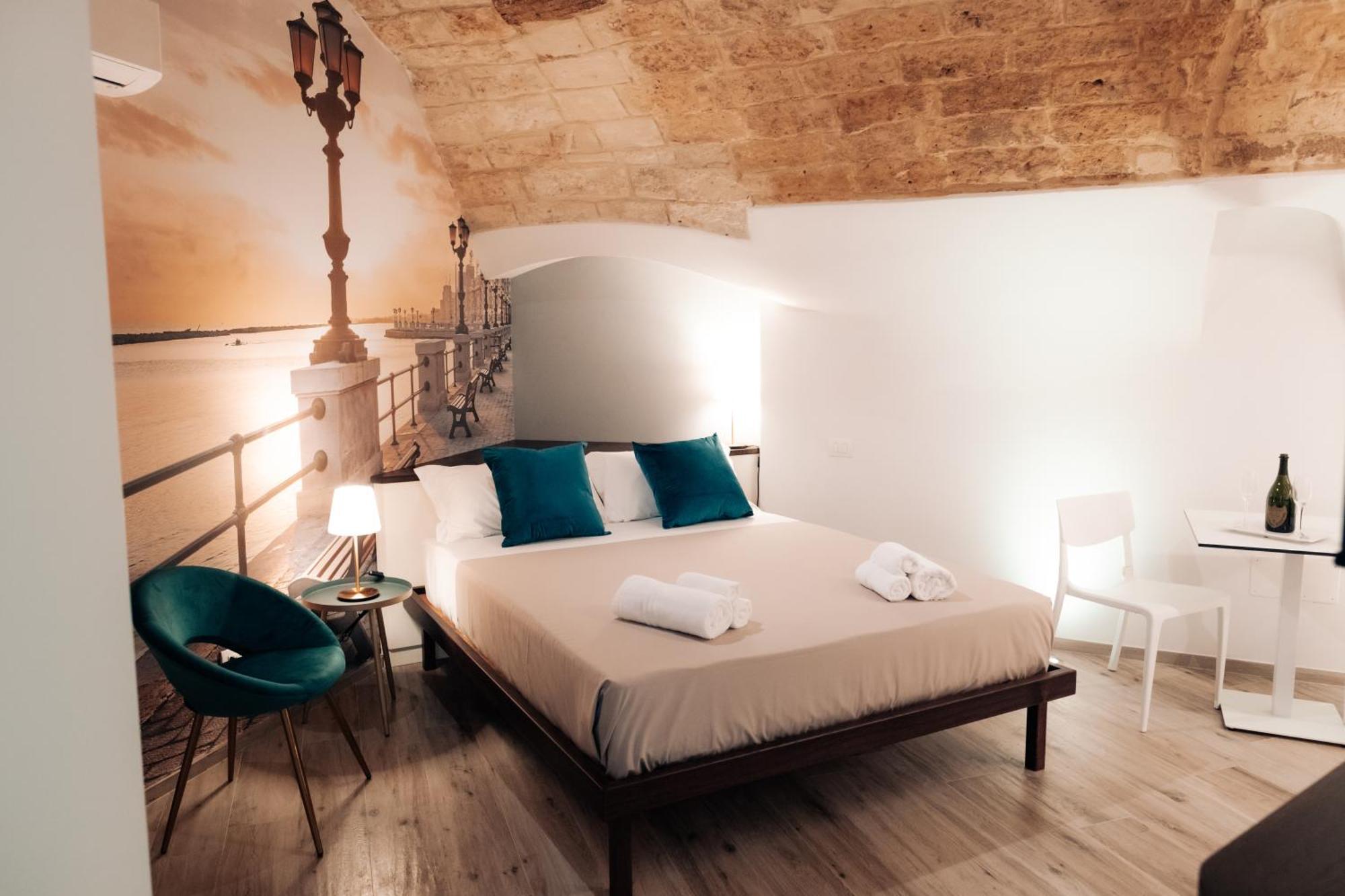 Timeless Apulian Luxury Suite Bari Bagian luar foto