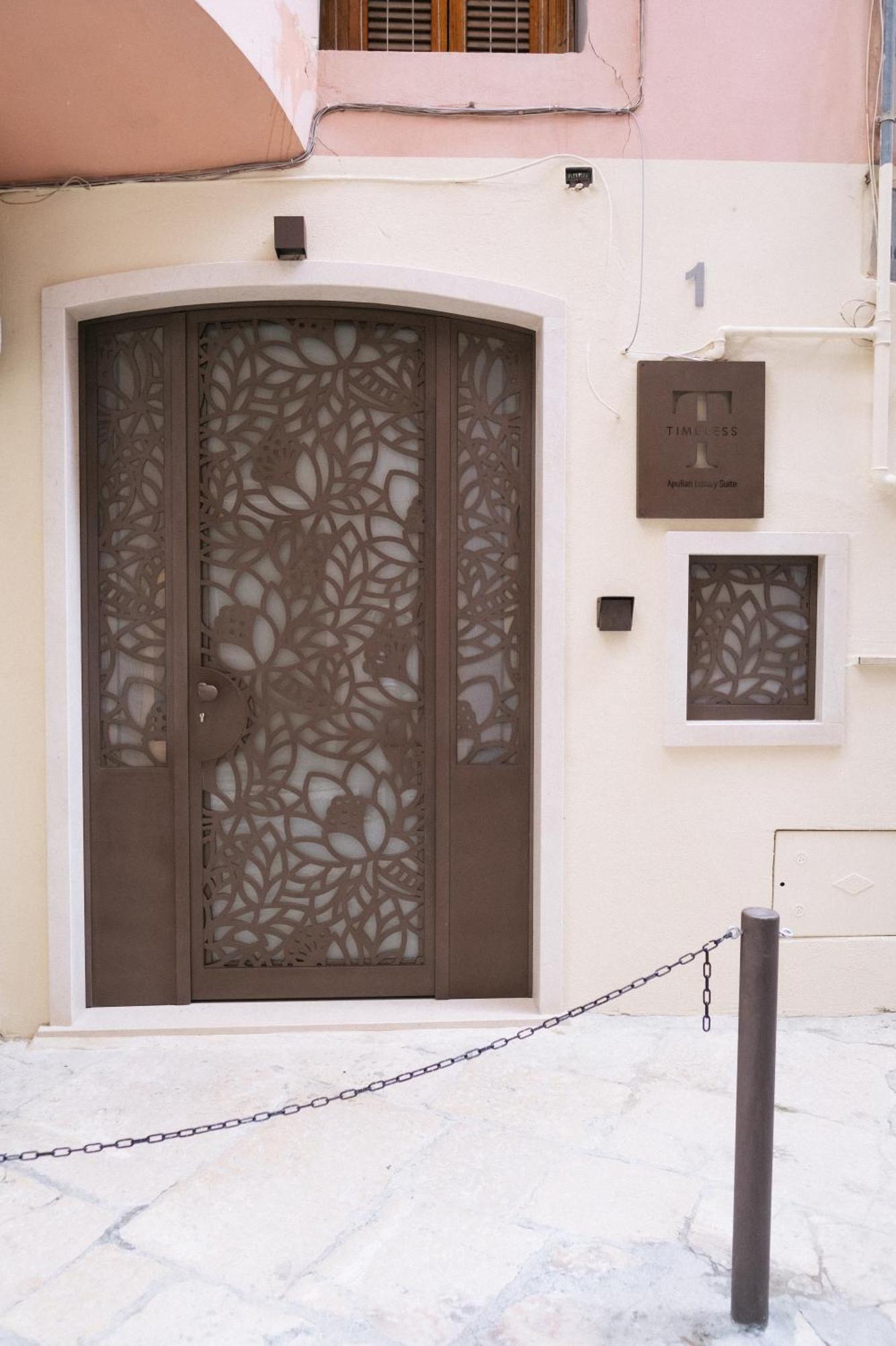 Timeless Apulian Luxury Suite Bari Bagian luar foto